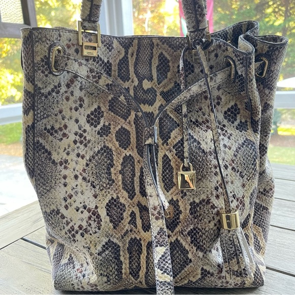 G.I.L.I. Handbags - G.I.L.T Snakeskin Patterned Large Tote Bag
(Got It Love It)